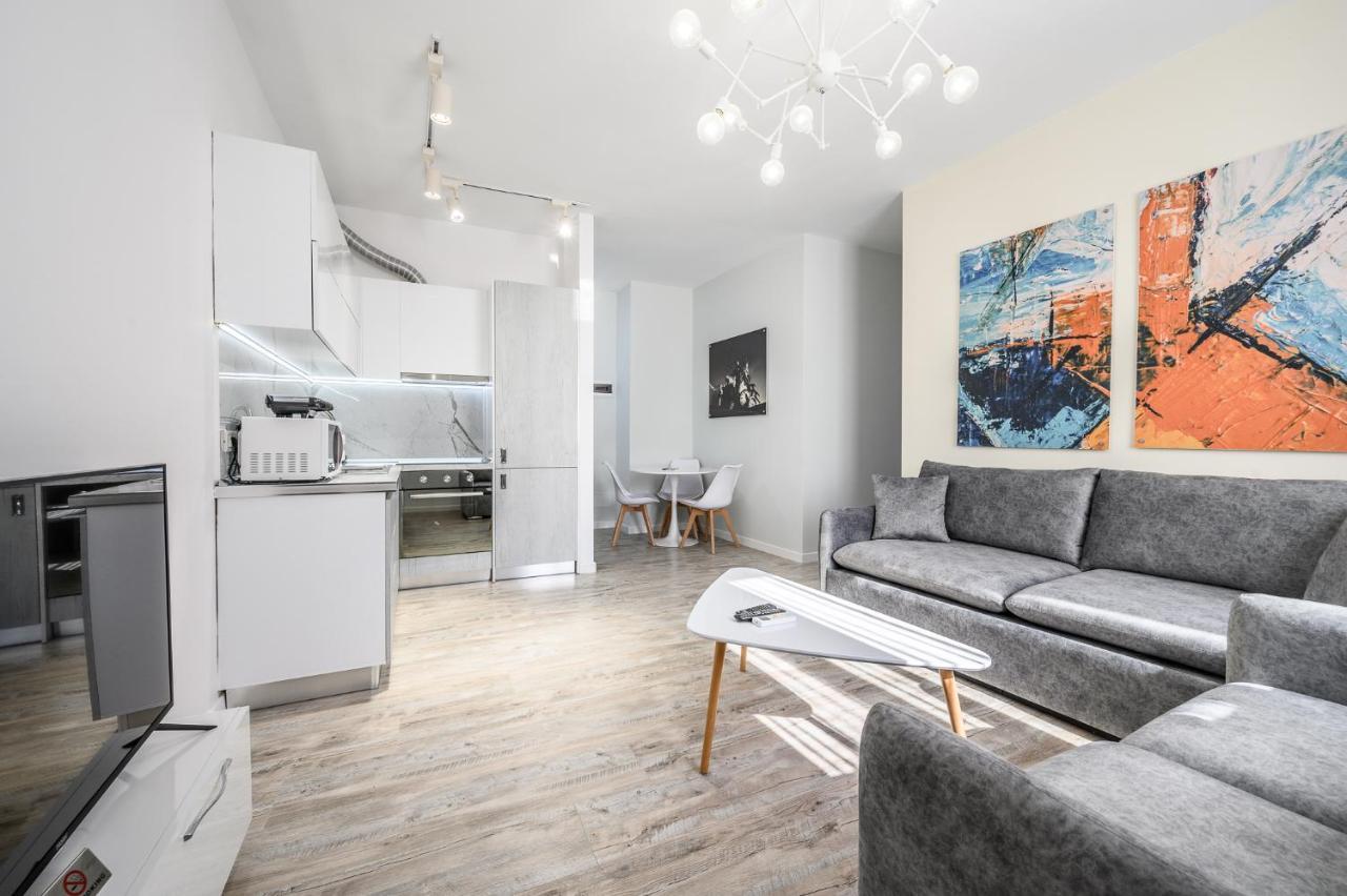 Miku Apartment-Modernly Designed Downtown Tirana Bagian luar foto