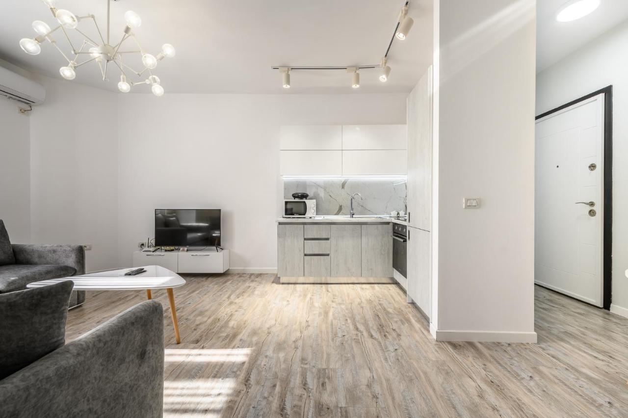 Miku Apartment-Modernly Designed Downtown Tirana Bagian luar foto