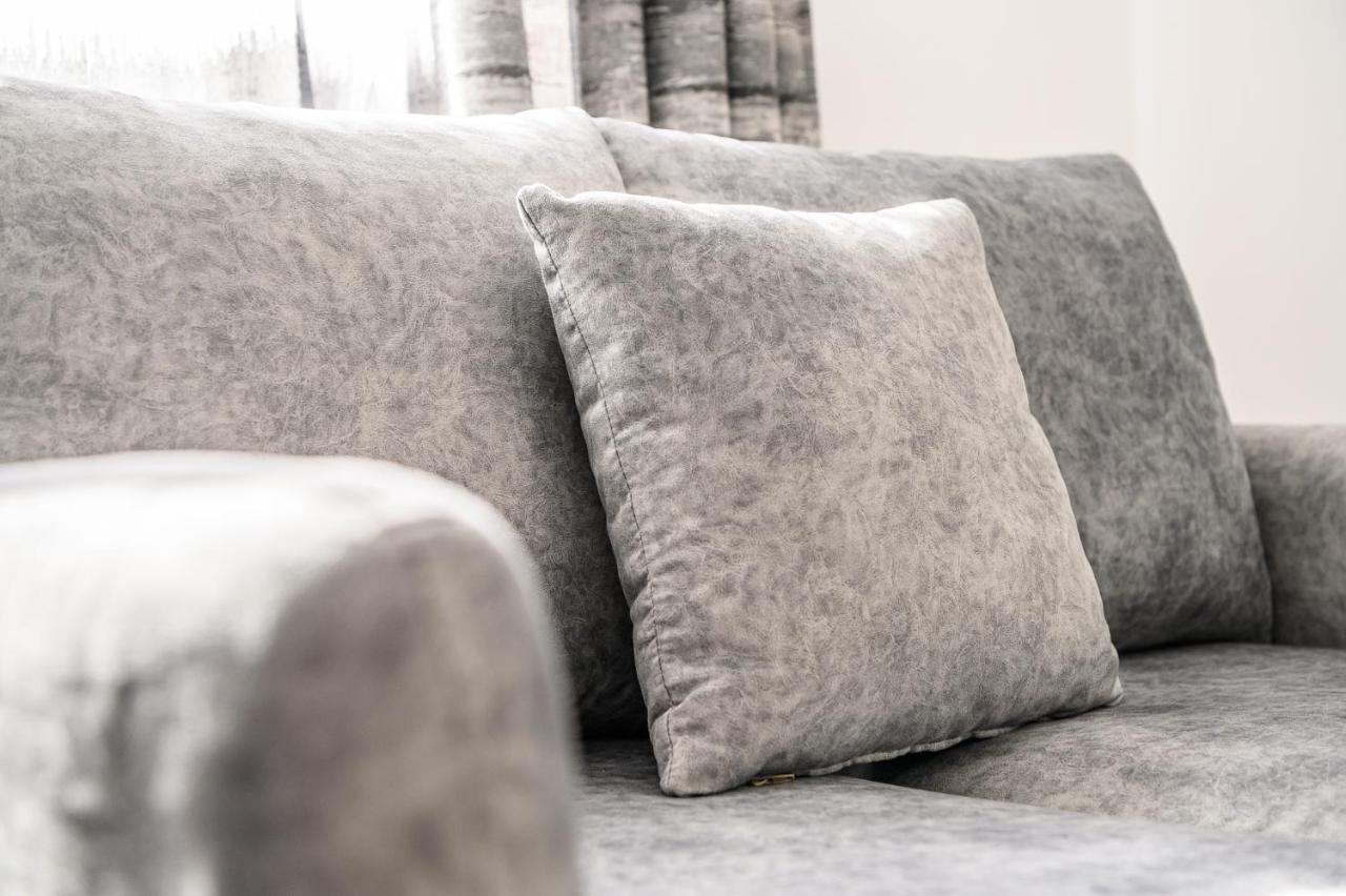 Miku Apartment-Modernly Designed Downtown Tirana Bagian luar foto